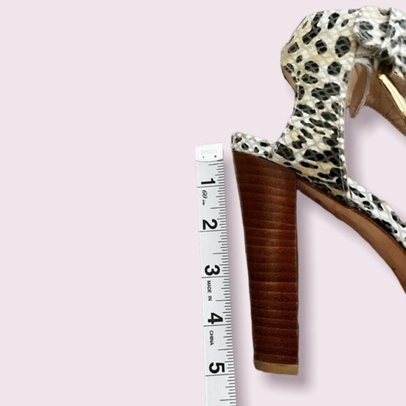 Stuart Weitzman Snakeskin Pumps Cream Gold Open Toe Buckle Heels Womens Size 6.5 - Picture 10 of 11